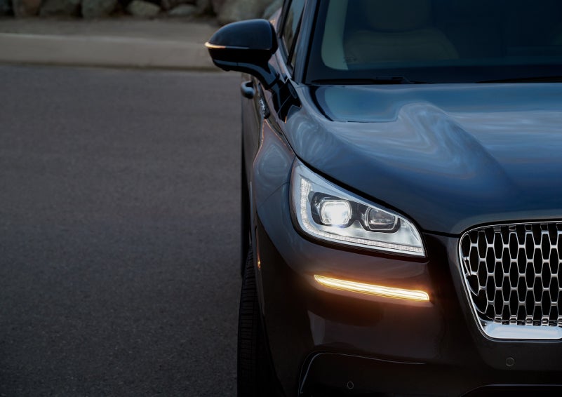 The turn signal on the front fascia is a bold sunset orange stroke of brilliance against a Flight Blue exterior | Irwin Lincoln in Freehold NJ