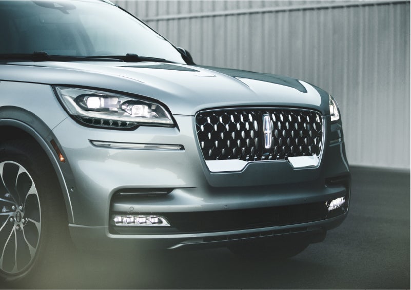 The available adaptive pixel LED headlamps of the 2023 Lincoln Aviator® SUV activated | Irwin Lincoln in Freehold NJ