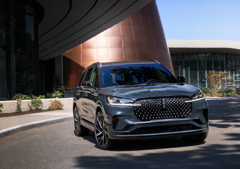 A gray 2025 Lincoln Aviator® SUV is parked outside a modern building with the sun shining. | Irwin Lincoln in Freehold NJ