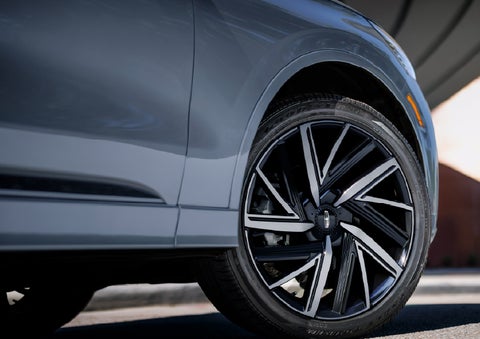 The wheel of the 2027 Lincoln Aviator® Black Label™ SUV is shown slightly angled out. | Irwin Lincoln in Freehold NJ