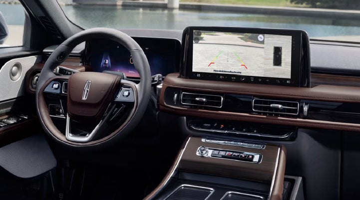 The backup camera of the 2027 Lincoln Aviator® SUV is displayed on screen. | Irwin Lincoln in Freehold NJ